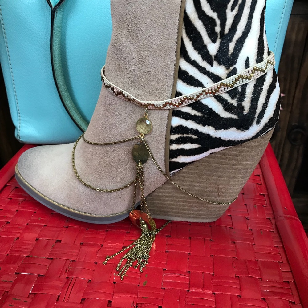 NWT Very Volatile Los Angeles Booties